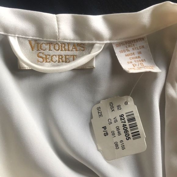 Gold Label VINTAGE VICTORIAS SECRET ROBE - Picture 10 of 16